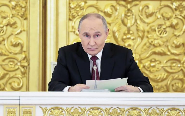 «По-тихому езжу». Путин — о поездках без мигалок и курьерах-мигрантах