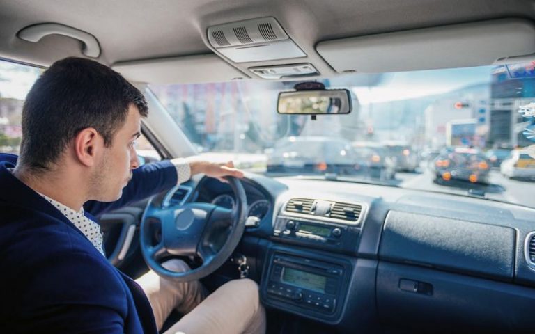 Билет 1, вопрос 8 ПДД 2026. Как следует поступить при повороте направо