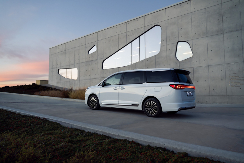 Добро пожаловать в&nbsp;RF: тест-драйв самого доступного минивэна JAC RF8