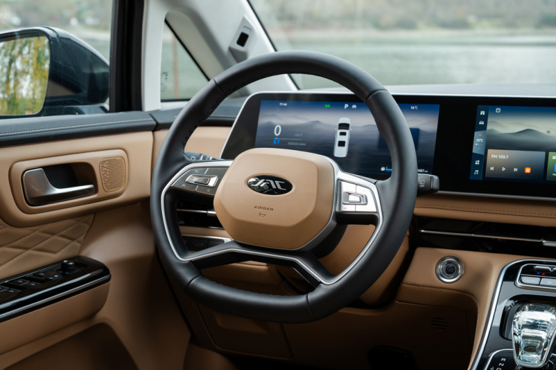 Добро пожаловать в&nbsp;RF: тест-драйв самого доступного минивэна JAC RF8