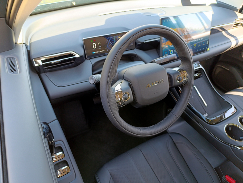 Мобильное приложение: тест-драйв электрического кроссовера GAC Aion V