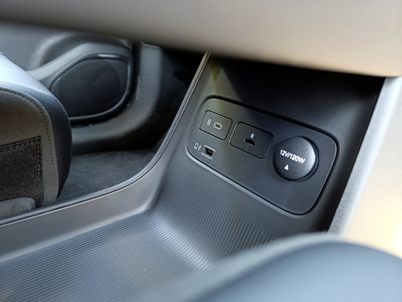 Мобильное приложение: тест-драйв электрического кроссовера GAC Aion V