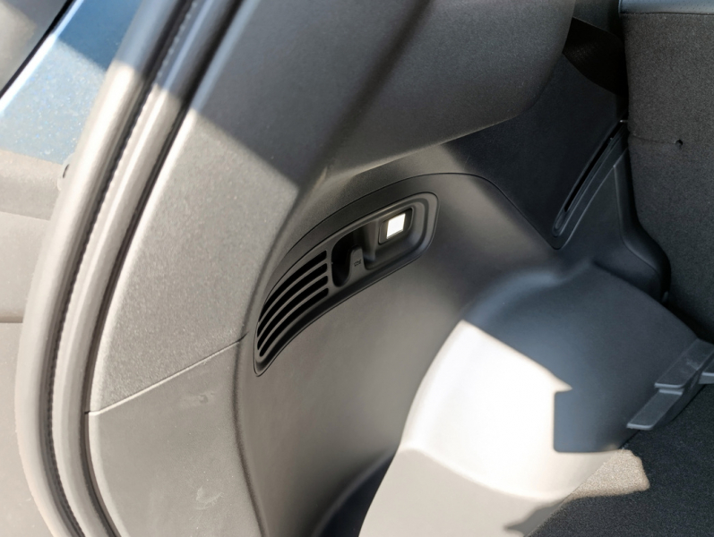 Мобильное приложение: тест-драйв электрического кроссовера GAC Aion V