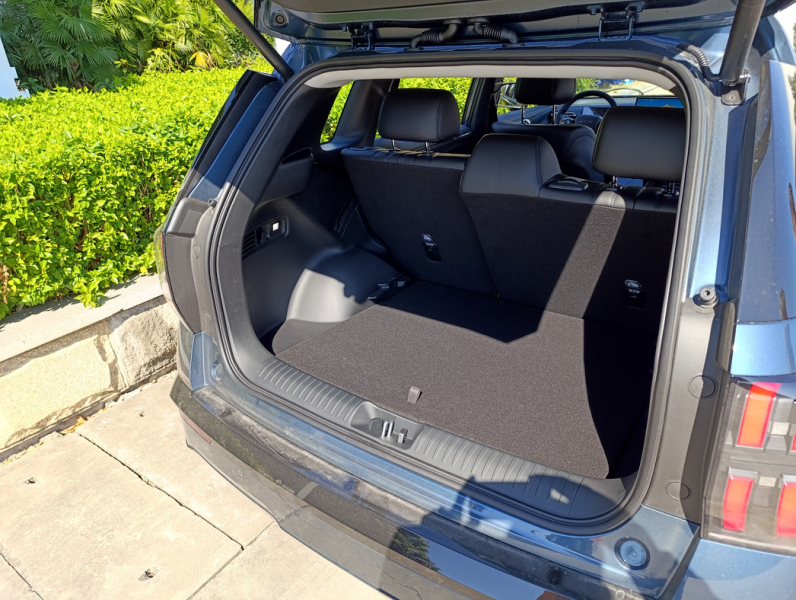 Мобильное приложение: тест-драйв электрического кроссовера GAC Aion V