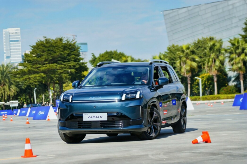 Мобильное приложение: тест-драйв электрического кроссовера GAC Aion V