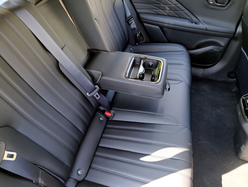 Мобильное приложение: тест-драйв электрического кроссовера GAC Aion V