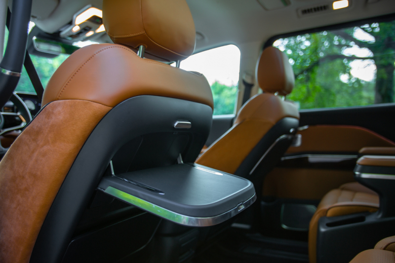 Нескромное обаяние богатства: тест-драйв минивэна Hongqi HQ9