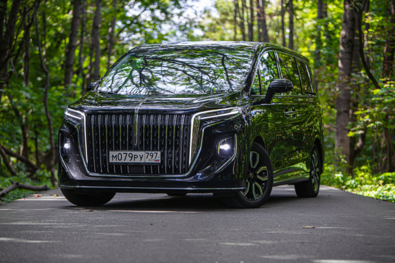 Нескромное обаяние богатства: тест-драйв минивэна Hongqi HQ9