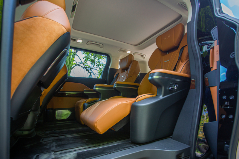 Нескромное обаяние богатства: тест-драйв минивэна Hongqi HQ9