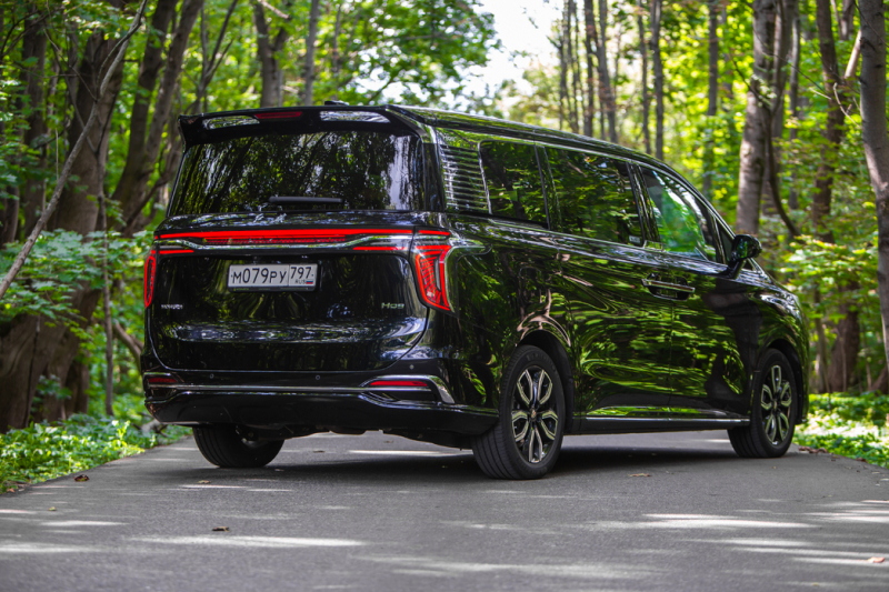 Нескромное обаяние богатства: тест-драйв минивэна Hongqi HQ9