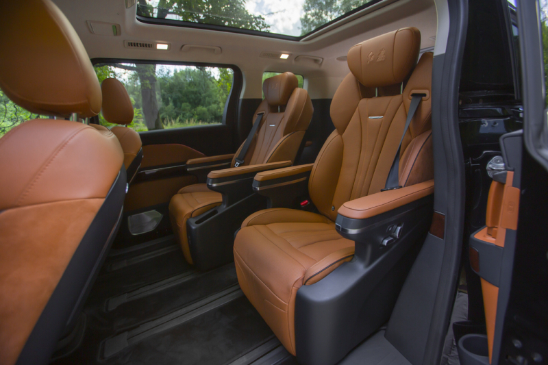 Нескромное обаяние богатства: тест-драйв минивэна Hongqi HQ9