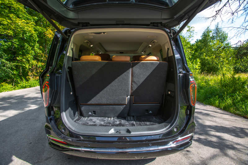 Нескромное обаяние богатства: тест-драйв минивэна Hongqi HQ9