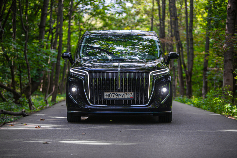 Нескромное обаяние богатства: тест-драйв минивэна Hongqi HQ9