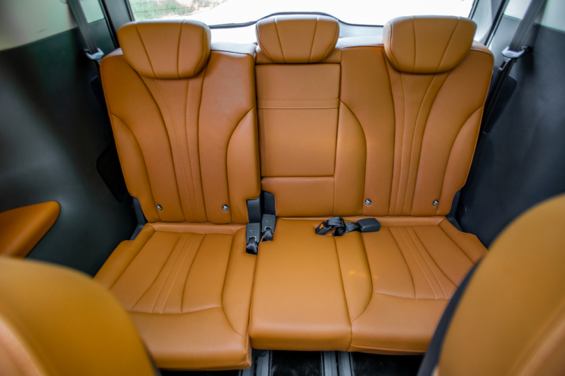 Нескромное обаяние богатства: тест-драйв минивэна Hongqi HQ9