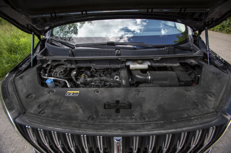 Нескромное обаяние богатства: тест-драйв минивэна Hongqi HQ9