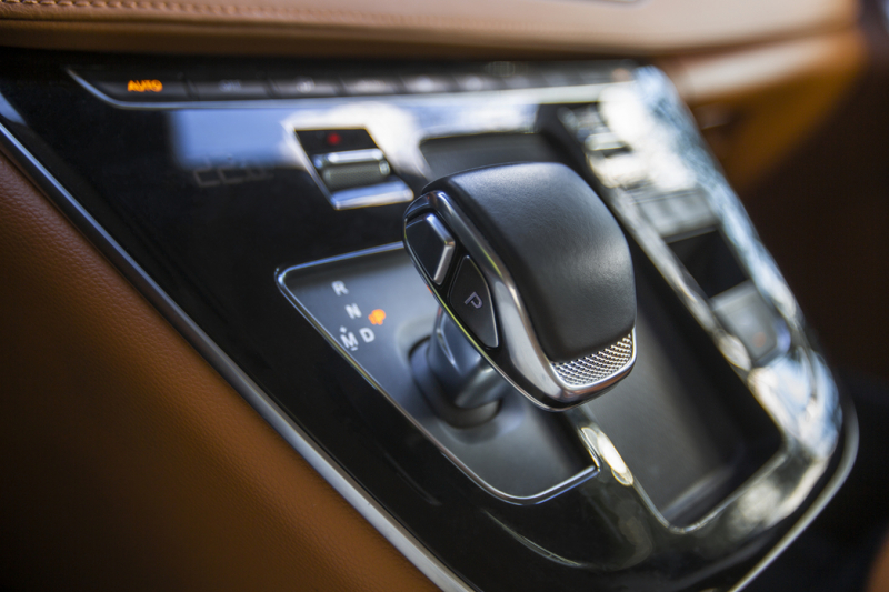 Нескромное обаяние богатства: тест-драйв минивэна Hongqi HQ9