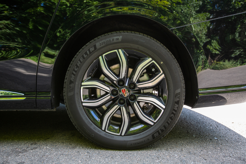 Нескромное обаяние богатства: тест-драйв минивэна Hongqi HQ9