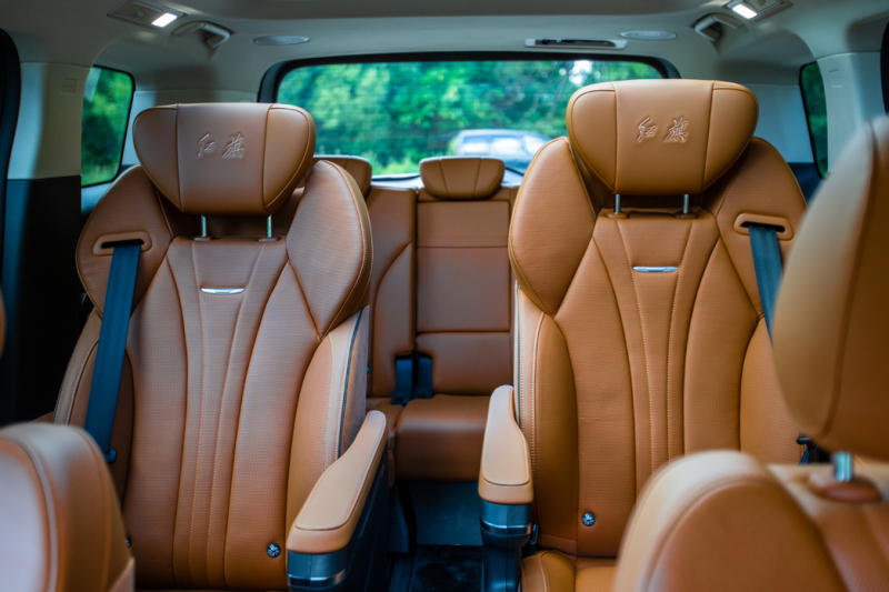 Нескромное обаяние богатства: тест-драйв минивэна Hongqi HQ9