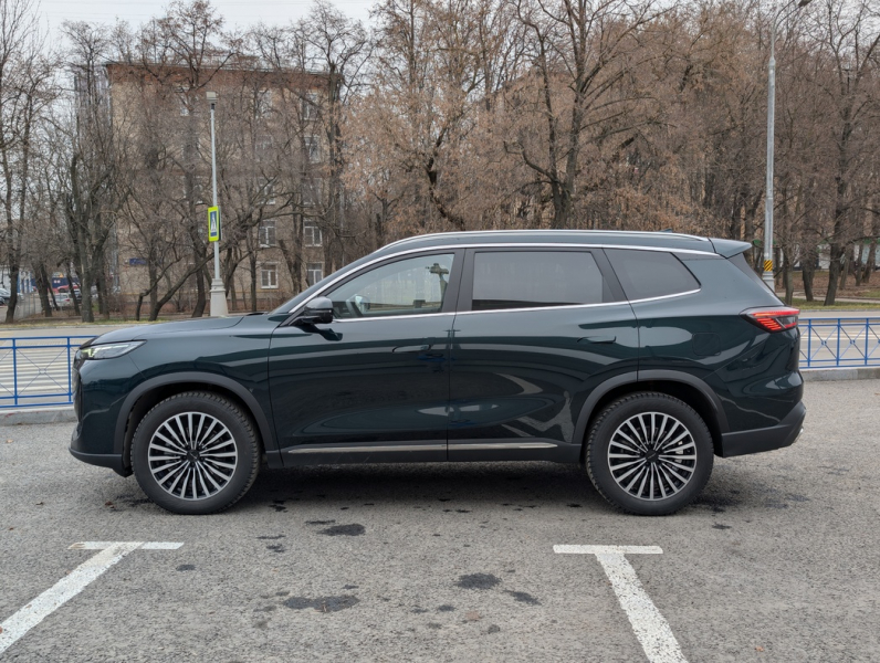 Родился в Калуге: тест-драйв среднеразмерного кроссовера Tenet T8