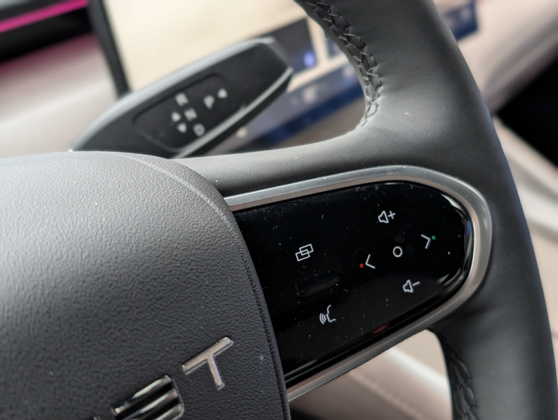 Родился в Калуге: тест-драйв среднеразмерного кроссовера Tenet T8