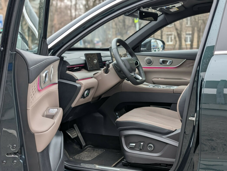 Родился в Калуге: тест-драйв среднеразмерного кроссовера Tenet T8