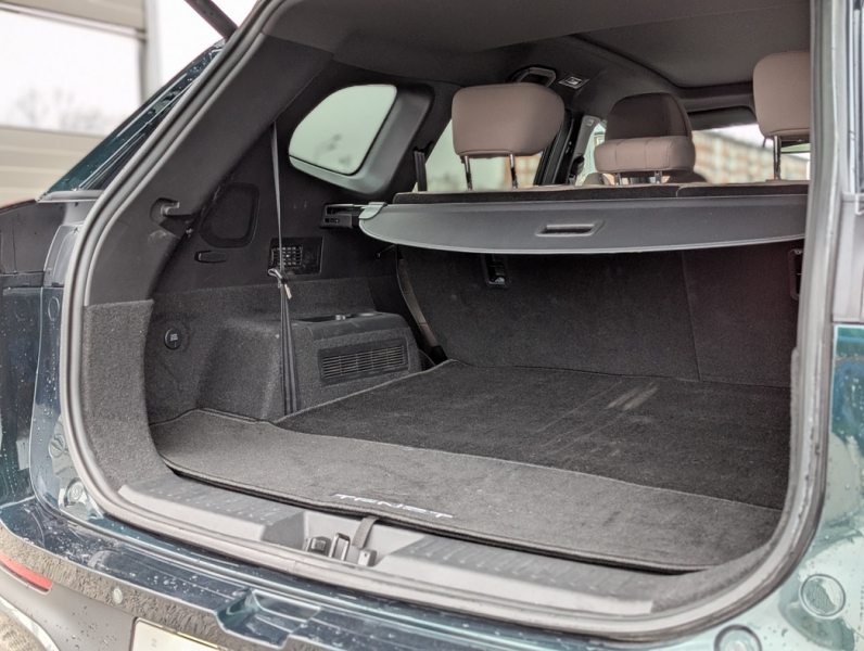 Родился в Калуге: тест-драйв среднеразмерного кроссовера Tenet T8