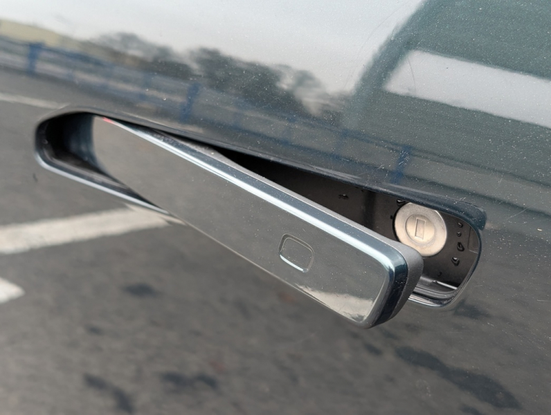 Родился в Калуге: тест-драйв среднеразмерного кроссовера Tenet T8