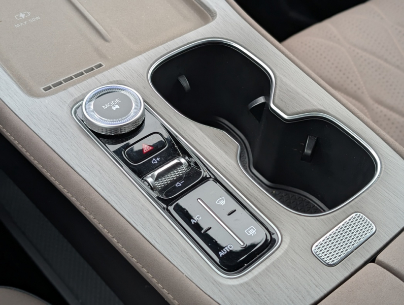 Родился в Калуге: тест-драйв среднеразмерного кроссовера Tenet T8