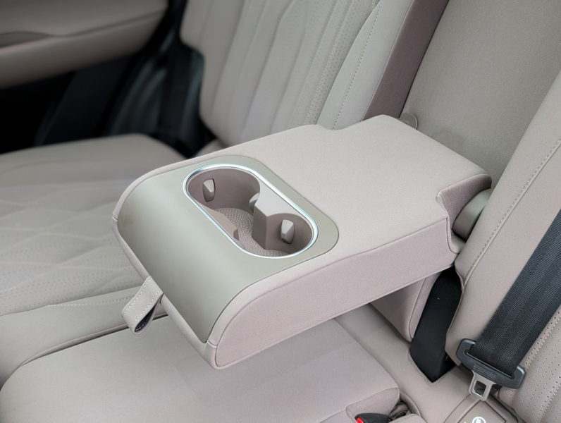 Родился в Калуге: тест-драйв среднеразмерного кроссовера Tenet T8