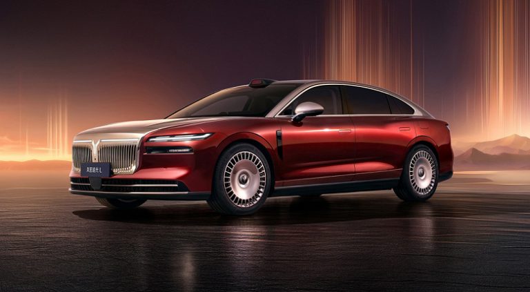 Роскошный седан и мощный гибрид Voyah, проезжающий 1400 км на баке бензина — всего 280 тыс. юаней (3 млн рублей). Voyah Passion L представлен в Китае, а скоро — и в России