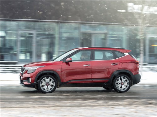 Сравнительный тест KIA Seltos, Volkswagen Taos — Толкотня в проулке