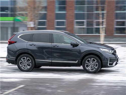 Сравнительный тест Mazda CX-5, Honda CR-V — Почему Honda CR-V уходит с рынка, а Mazda CX-5 остается