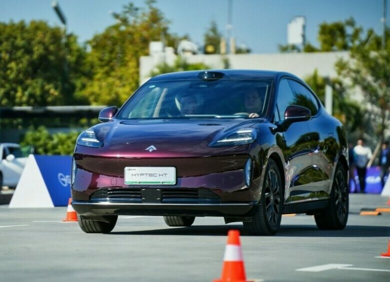 Многодверный: тест-драйв электрического кроссовера GAC Hyptec HT