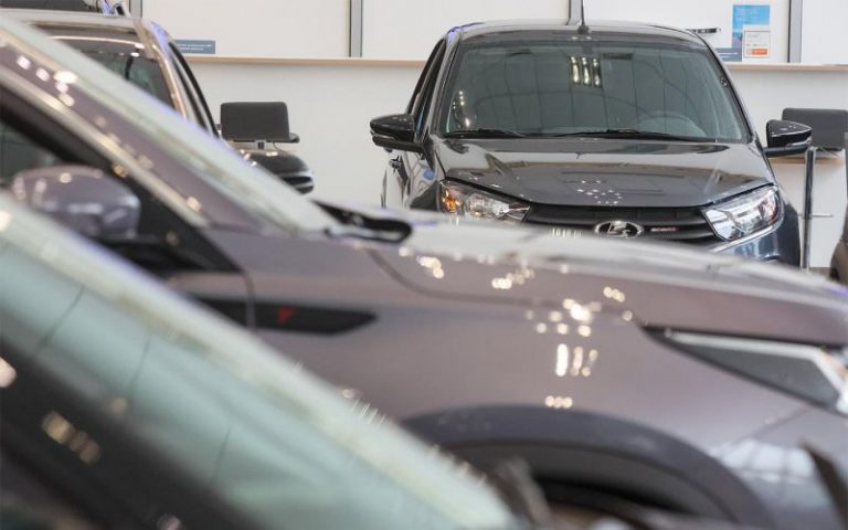 Почему возвращать дилеру машину с браком стало невыгодно. Отвечают юристы