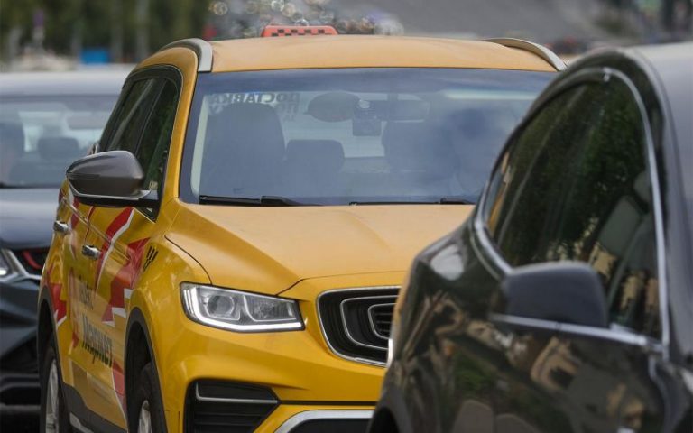 «Бомбилы» или такси. В ассоциации таксопарков оценили идею о самозанятых