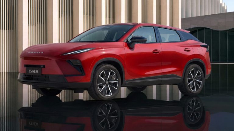 «Искусство в движении»: стало известно, какой будет обновленная Omoda C5 для России