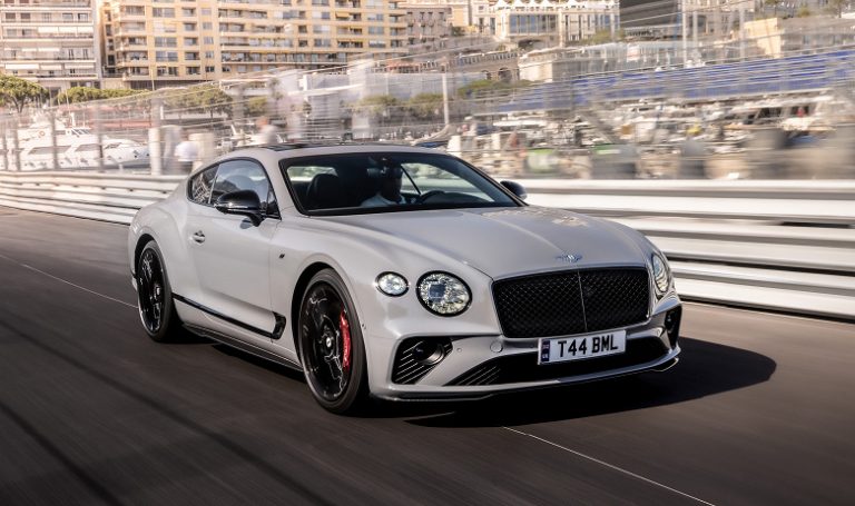 Обеспеченные россияне предпочитают Bentley Continental GT: итоги рекордного года на рынке люксовых авто с пробегом